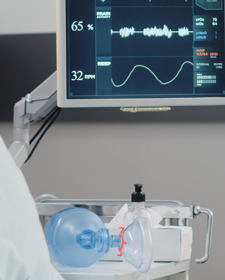close-up-heart-rate-monitor-empty-hospital-ward-nobody-intensive-care-room-with-medical-equipment-bed-oxygen-tube-wheelchair-recovery-healthcare-instruments